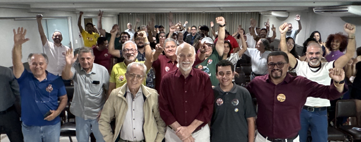 Fábio Tokarski com apoiadores da campanha